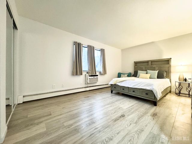 528 Cricket Lane, Woodbridge Proper, NJ 07095