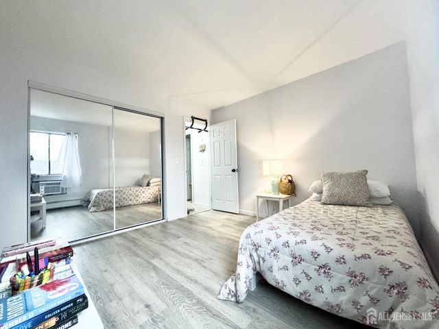 528 Cricket Lane, Woodbridge Proper, NJ 07095