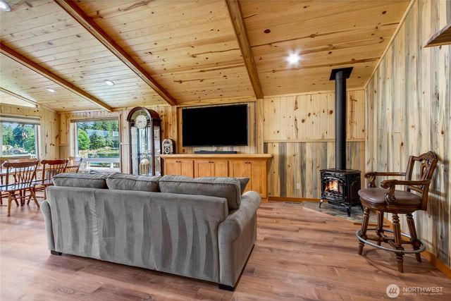 32325 Whitman Lake Drive E, Graham, WA 98338