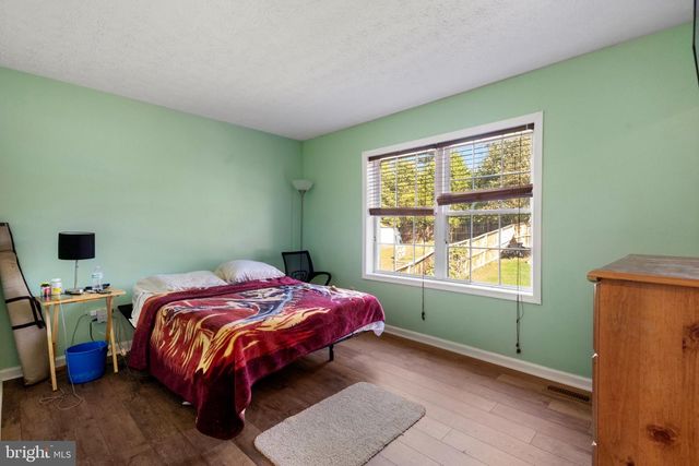 65 MOONLIGHT LN, Martinsburg, WV 25404