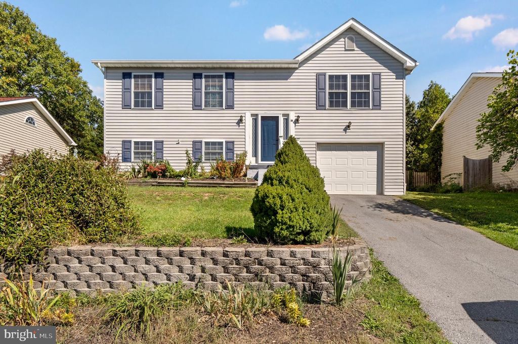 65 MOONLIGHT LN, Martinsburg, WV 25404