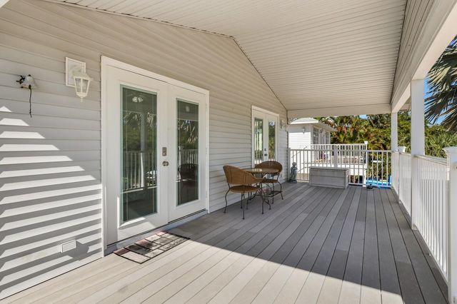 2804 AVENUE C, Holmes Beach, FL 34217