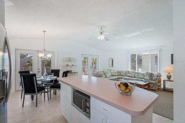 2804 AVENUE C, Holmes Beach, FL 34217