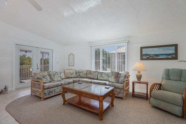 2804 AVENUE C, Holmes Beach, FL 34217