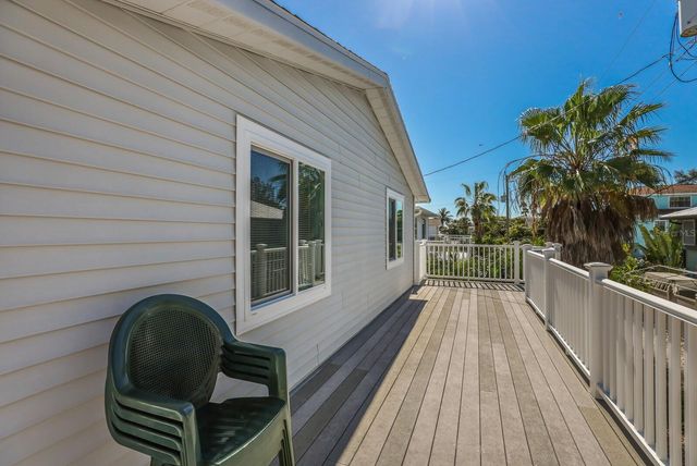 2804 AVENUE C, Holmes Beach, FL 34217