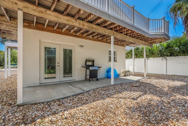 2804 AVENUE C, Holmes Beach, FL 34217