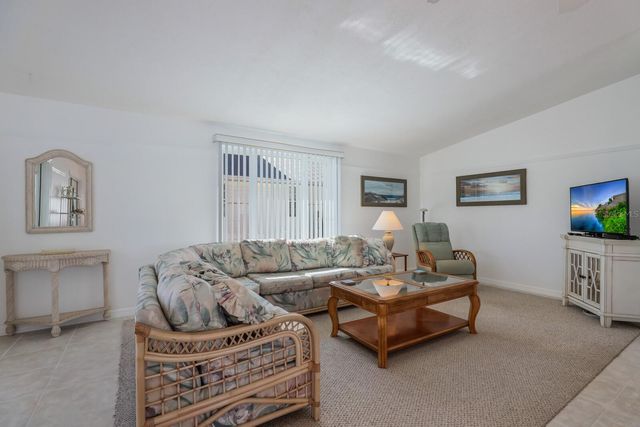 2804 AVENUE C, Holmes Beach, FL 34217