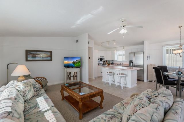 2804 AVENUE C, Holmes Beach, FL 34217