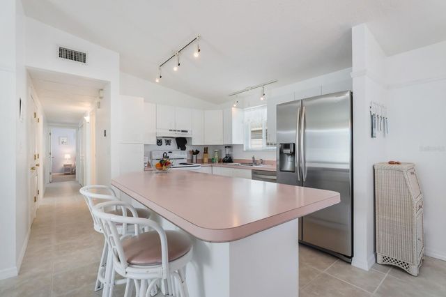 2804 AVENUE C, Holmes Beach, FL 34217