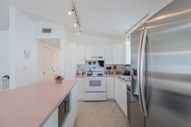2804 AVENUE C, Holmes Beach, FL 34217