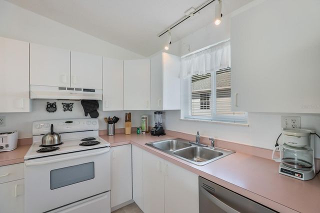 2804 AVENUE C, Holmes Beach, FL 34217