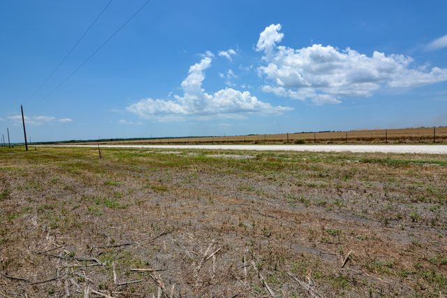9125 County Road 101A, Grandview, TX 76050