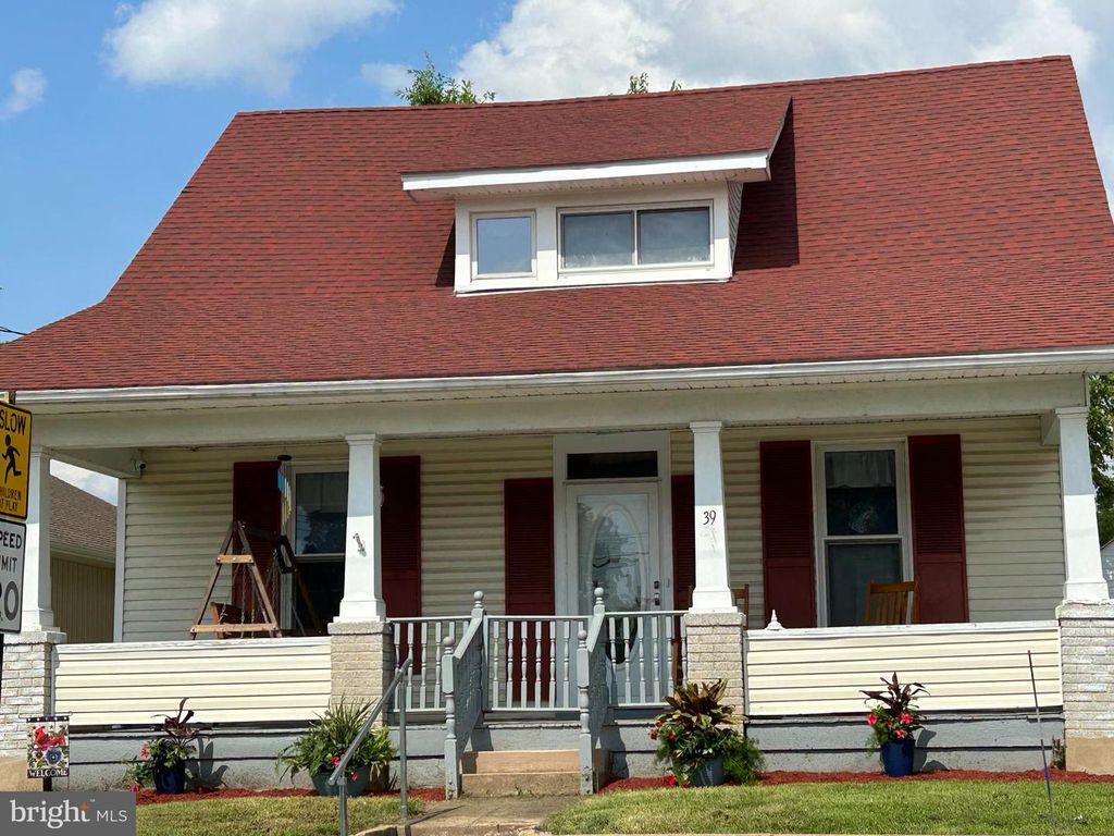 39 N MAPLE AVE, Smithsburg, MD 21783