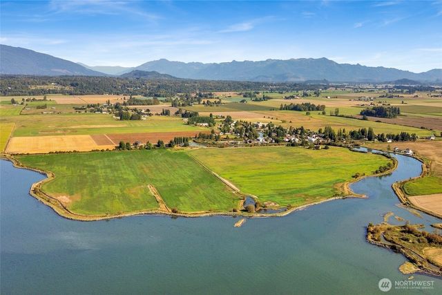 5544 Smith Road, Bow, WA 98232