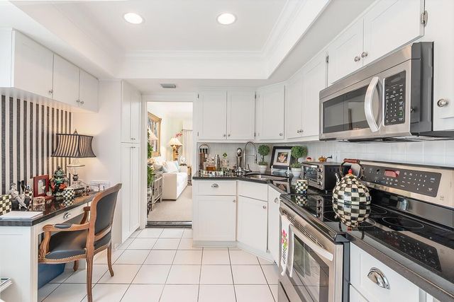 250 Bradley Place 202, Palm Beach, FL 33480