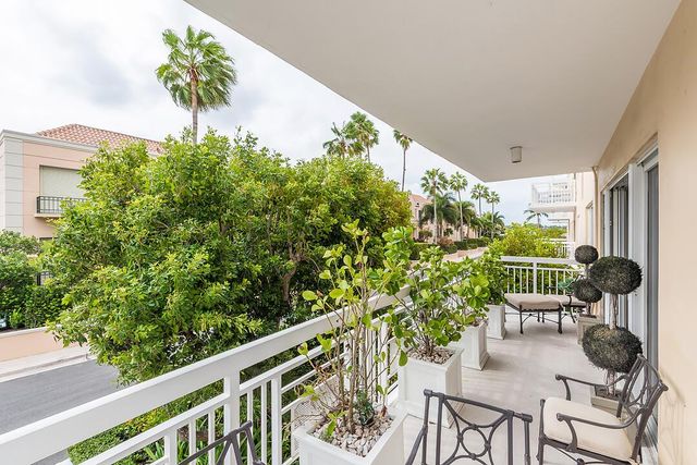 250 Bradley Place 202, Palm Beach, FL 33480