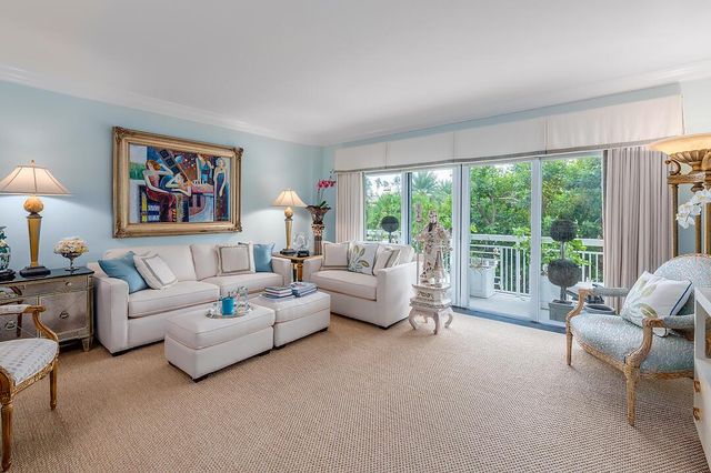 250 Bradley Place 202, Palm Beach, FL 33480