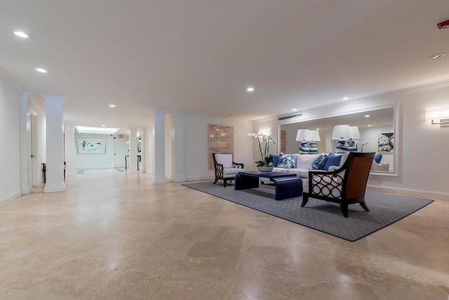 250 Bradley Place 202, Palm Beach, FL 33480
