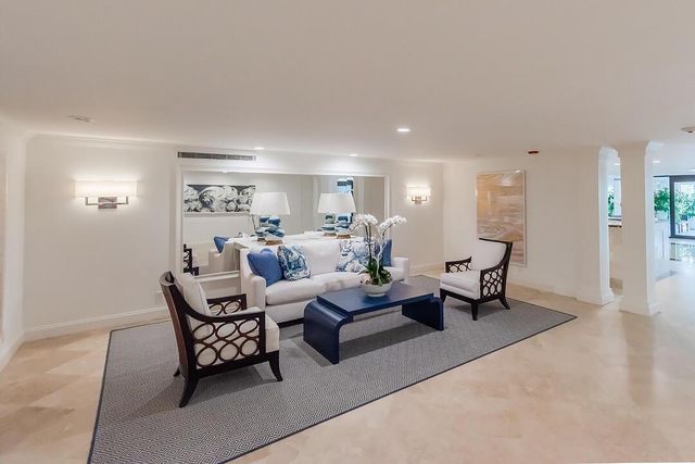 250 Bradley Place 202, Palm Beach, FL 33480