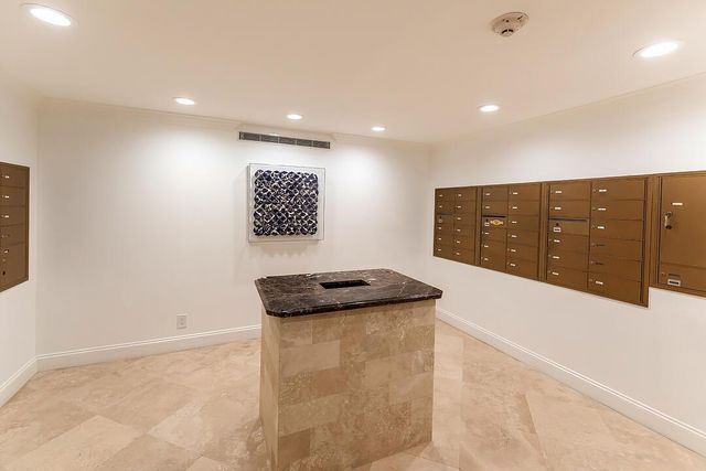 250 Bradley Place 202, Palm Beach, FL 33480