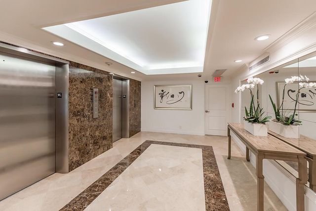 250 Bradley Place 202, Palm Beach, FL 33480