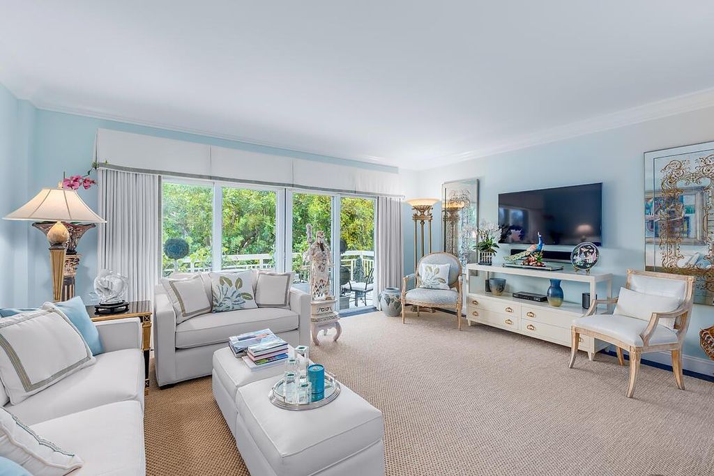 250 Bradley Place 202, Palm Beach, FL 33480