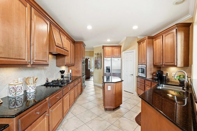 8111 Highland Green Drive Drive, Sugar Land, TX 77479