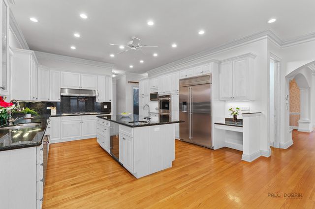 1611 Burr Oak Drive, Libertyville, IL 60048