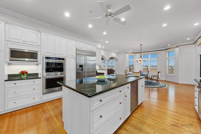 1611 Burr Oak Drive, Libertyville, IL 60048