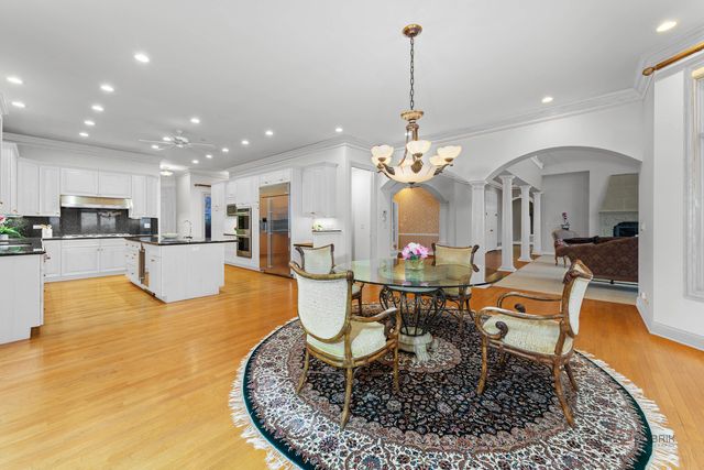 1611 Burr Oak Drive, Libertyville, IL 60048