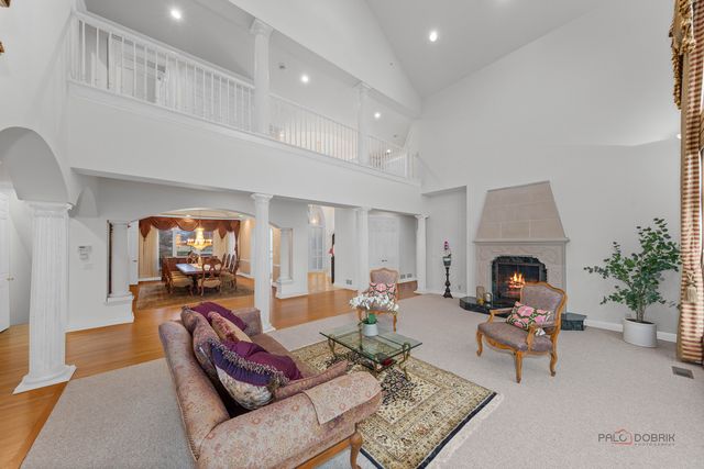 1611 Burr Oak Drive, Libertyville, IL 60048