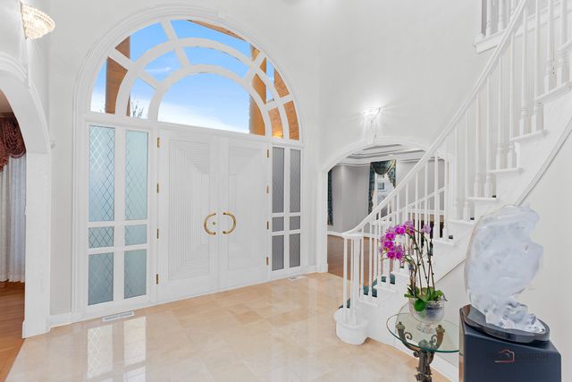 1611 Burr Oak Drive, Libertyville, IL 60048