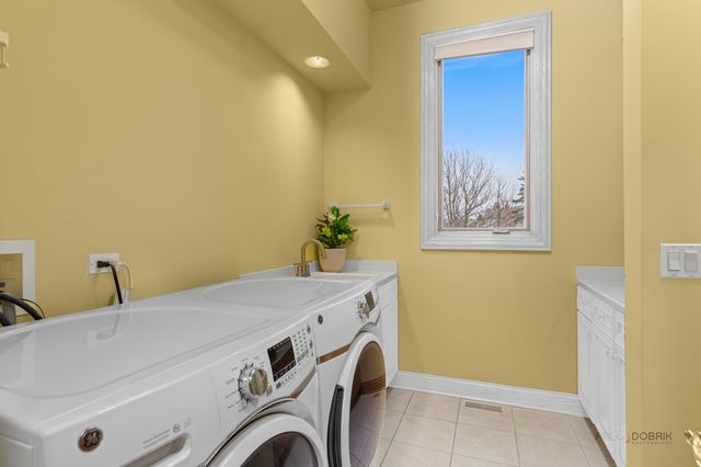 1611 Burr Oak Drive, Libertyville, IL 60048