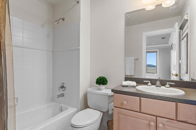 1611 Burr Oak Drive, Libertyville, IL 60048