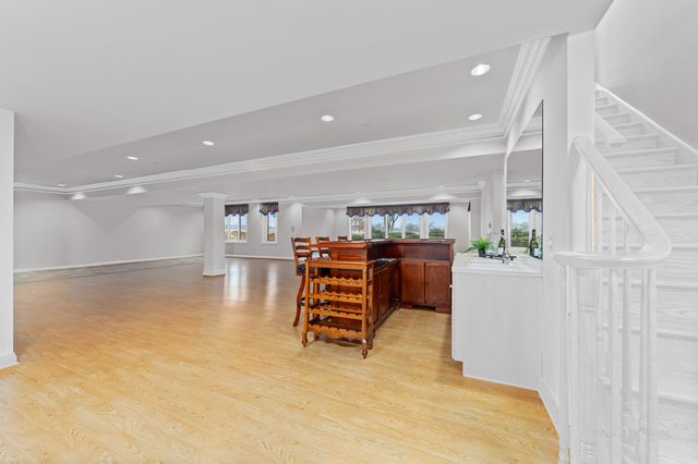 1611 Burr Oak Drive, Libertyville, IL 60048