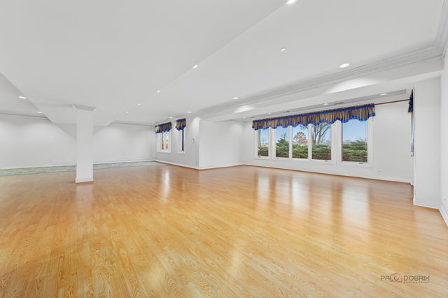 1611 Burr Oak Drive, Libertyville, IL 60048