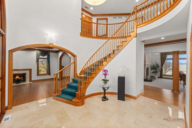 1611 Burr Oak Drive, Libertyville, IL 60048