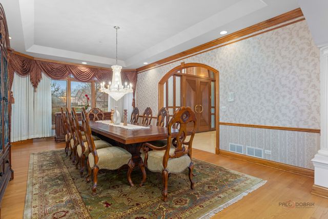 1611 Burr Oak Drive, Libertyville, IL 60048