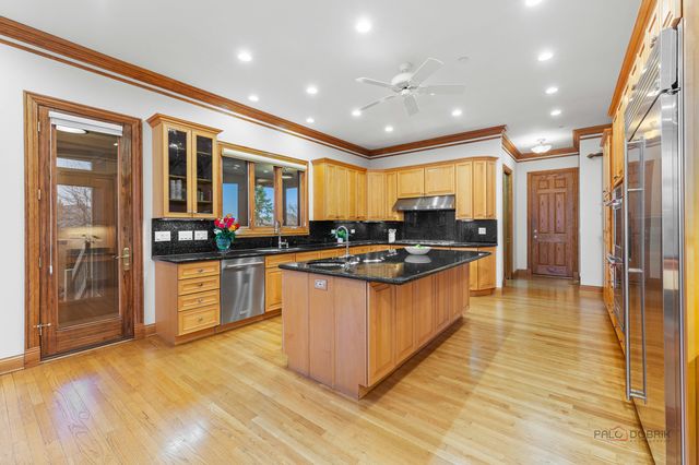 1611 Burr Oak Drive, Libertyville, IL 60048