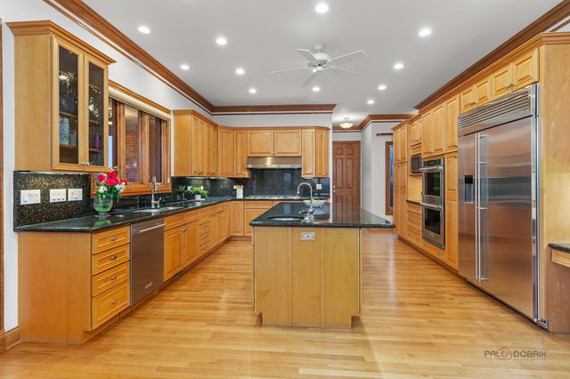 1611 Burr Oak Drive, Libertyville, IL 60048