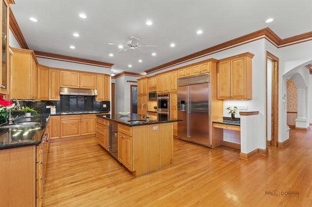 1611 Burr Oak Drive, Libertyville, IL 60048