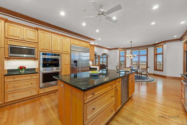 1611 Burr Oak Drive, Libertyville, IL 60048