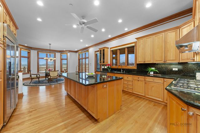 1611 Burr Oak Drive, Libertyville, IL 60048