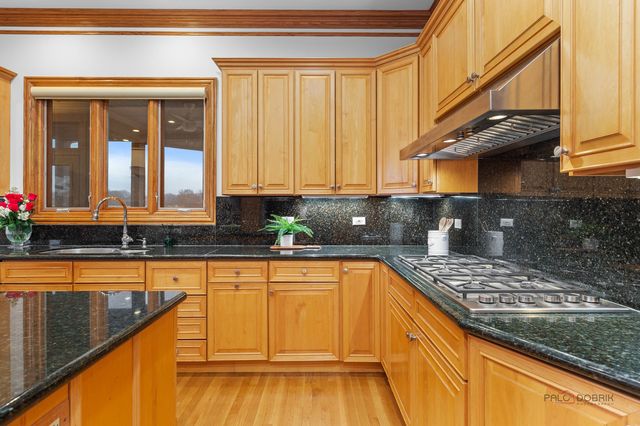 1611 Burr Oak Drive, Libertyville, IL 60048