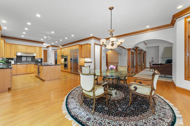 1611 Burr Oak Drive, Libertyville, IL 60048