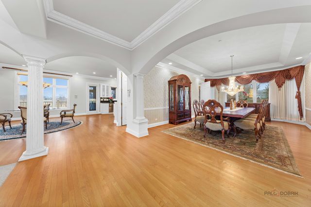 1611 Burr Oak Drive, Libertyville, IL 60048