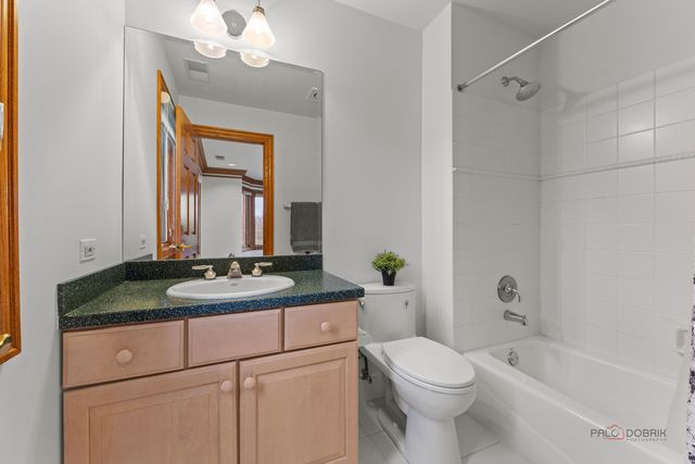 1611 Burr Oak Drive, Libertyville, IL 60048