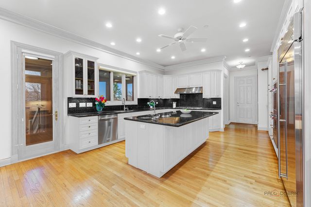 1611 Burr Oak Drive, Libertyville, IL 60048