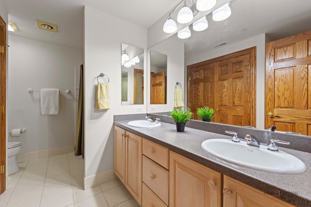 1611 Burr Oak Drive, Libertyville, IL 60048