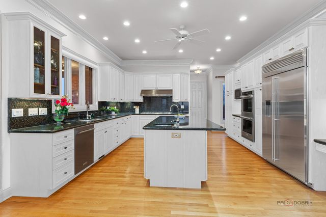 1611 Burr Oak Drive, Libertyville, IL 60048